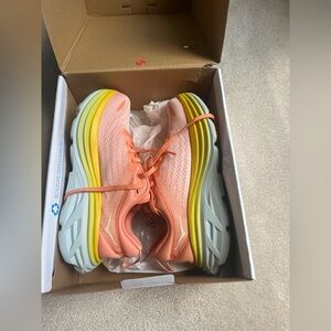 Hoka One One Bondi Size 7 in Coral/Peach Parfait